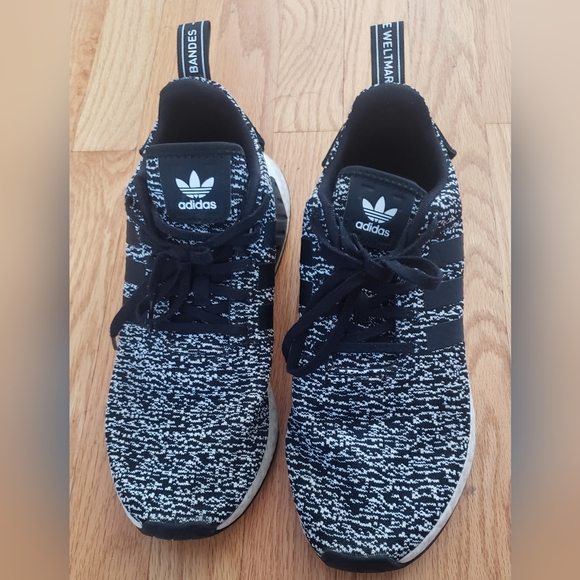 Adidas NMD R2 - Picture 2 of 6
